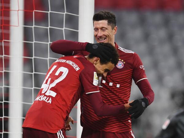 Bóng đá QT 18/12: Bayern Munich “thống trị” Bundesliga sau lượt đi