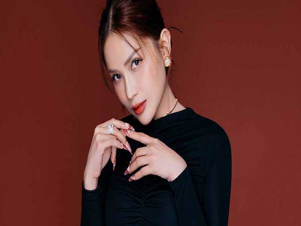 Phụ nữ lông mày hình chữ V rất sắc sảo