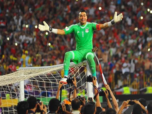 Cầu thủ già nhất tham dự World Cup là ai, bao nhiêu tuổi?