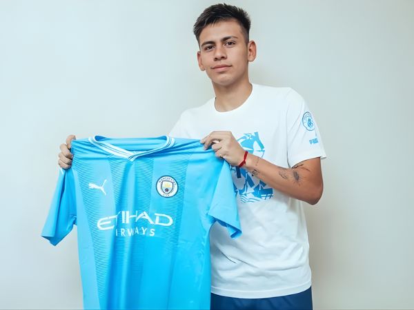 Man City bị chỉ trích về kế hoạch phát triển Echeverri