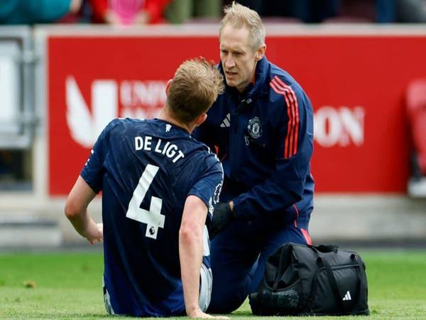 Tin MU: HLV Carrick thông báo tin xấu về Matthijs De Ligt